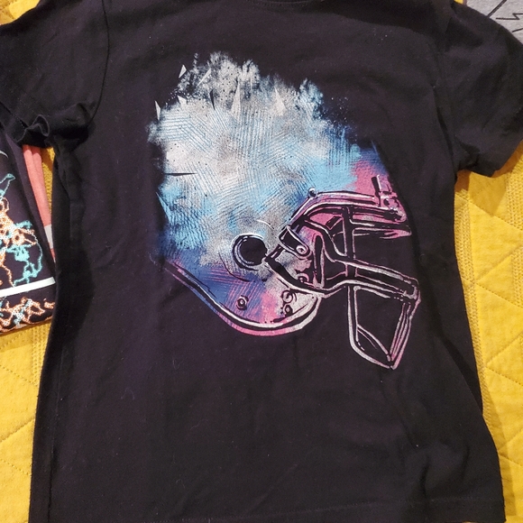 5 shirts - Picture 4 of 6